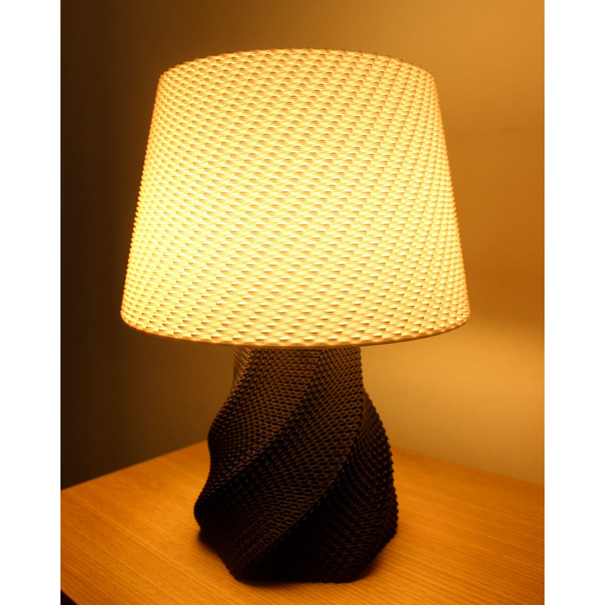 Lunfardo Julian Table Lamp | Home Decor | Cuved Lamp | Gift Ideas - LV3DPrinting