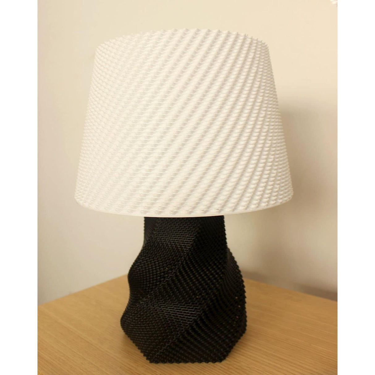 Lunfardo Julian Table Lamp | Home Decor | Cuved Lamp | Gift Ideas - LV3DPrinting