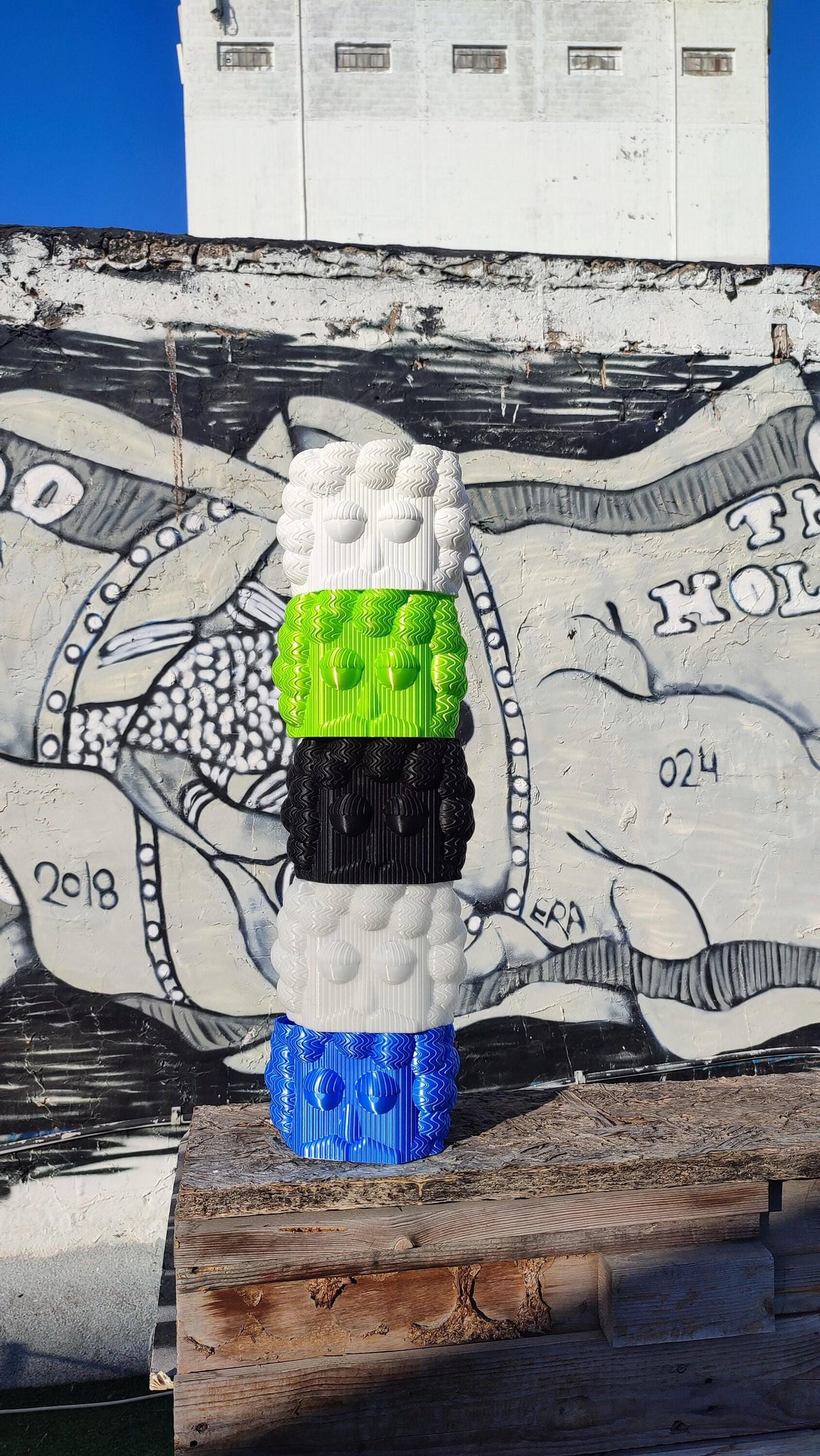 Kowafat Frank Vase – Playful Sculptural Decor for Dining Table, Living Room and Bedroom | Modern Art Vase and Desk Organizer - LV3DPrinting