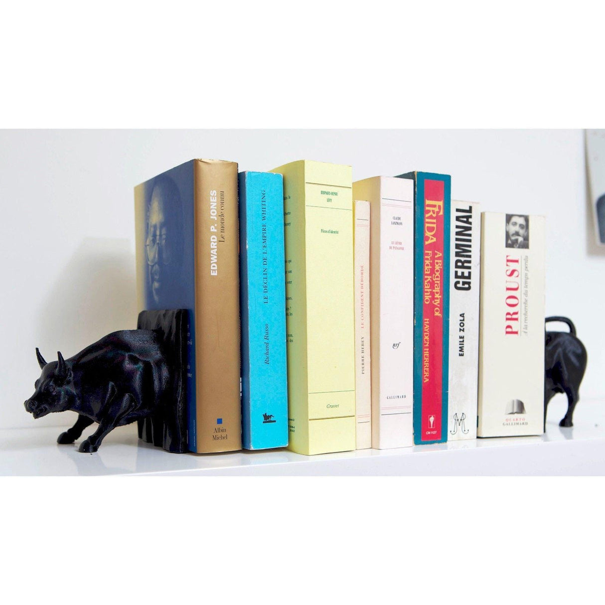 3D Shook The Bull Bookend | Home - Office | Housewarming Gift | Customizable Colors- 3D Printed - LV3DPrinting